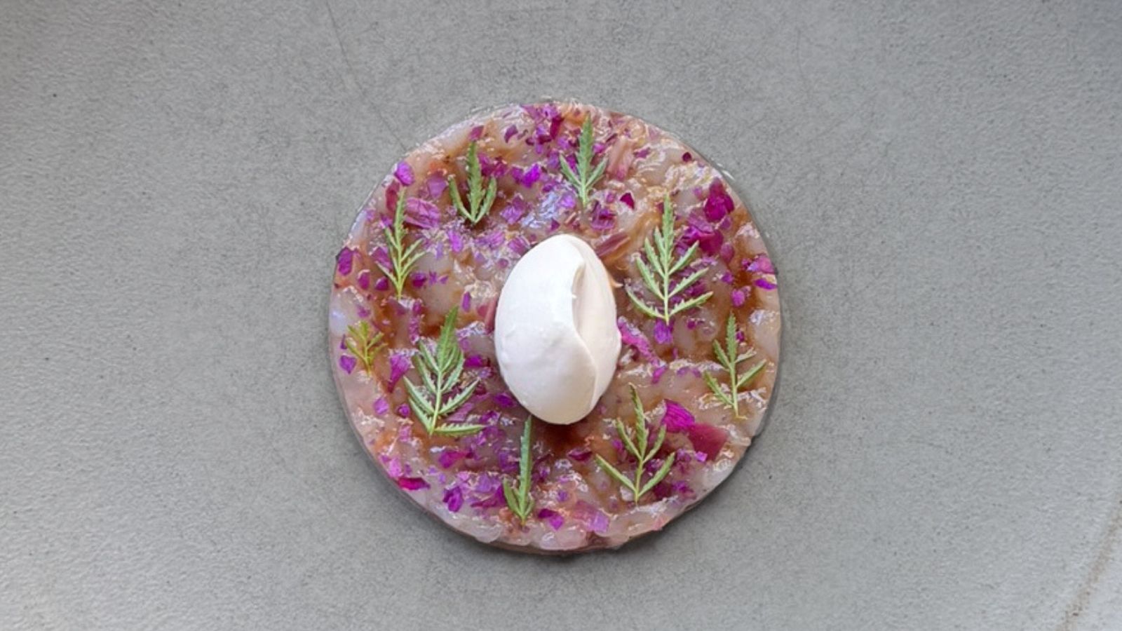 Gerechtje van Choux met langoustines en ingelegde rozen van Edwin Flores